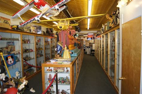 Toy Repair Shop .
